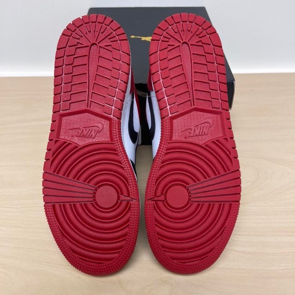 Nike Air Jordan 1 low gs bred toe - Picture 3 of 4